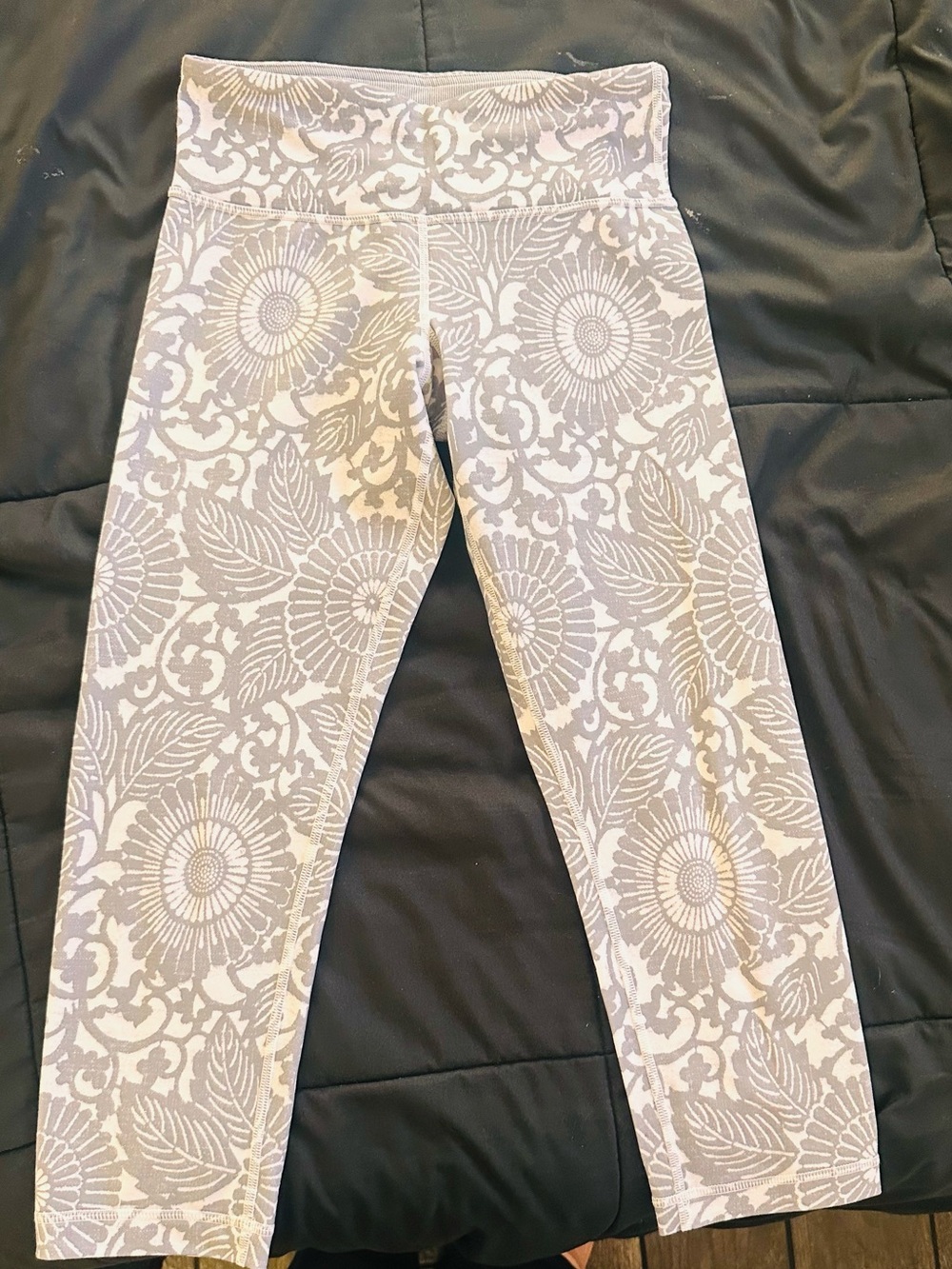lululemon athletica Light Gray Floral Print Leggings